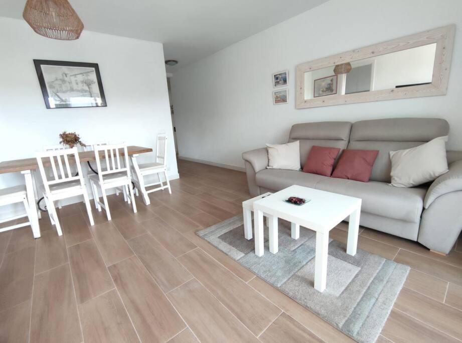 Amplio Apartamento Con Piscina Al Lado De La Playa Кастел Пладжа де Аро Екстериор снимка